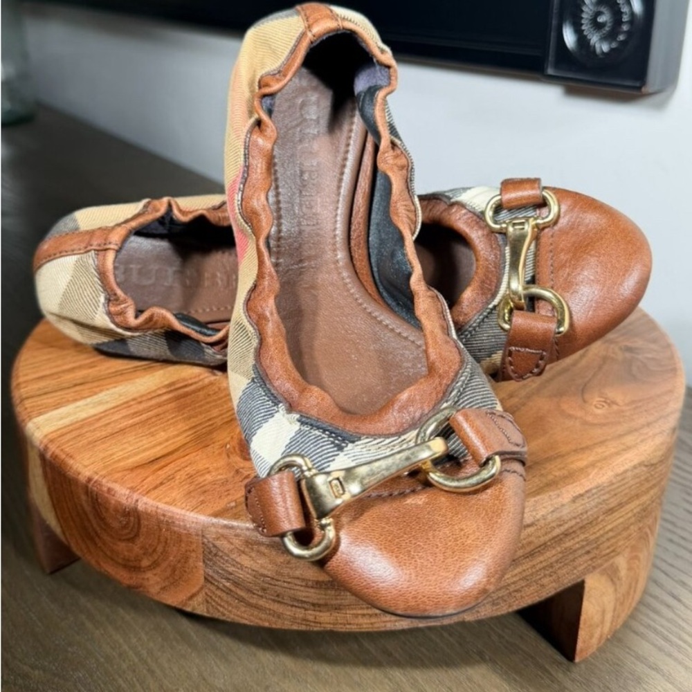 Burberry Ballet Flats House Check size 37 (6.5) Brown Tan with Gold Accents